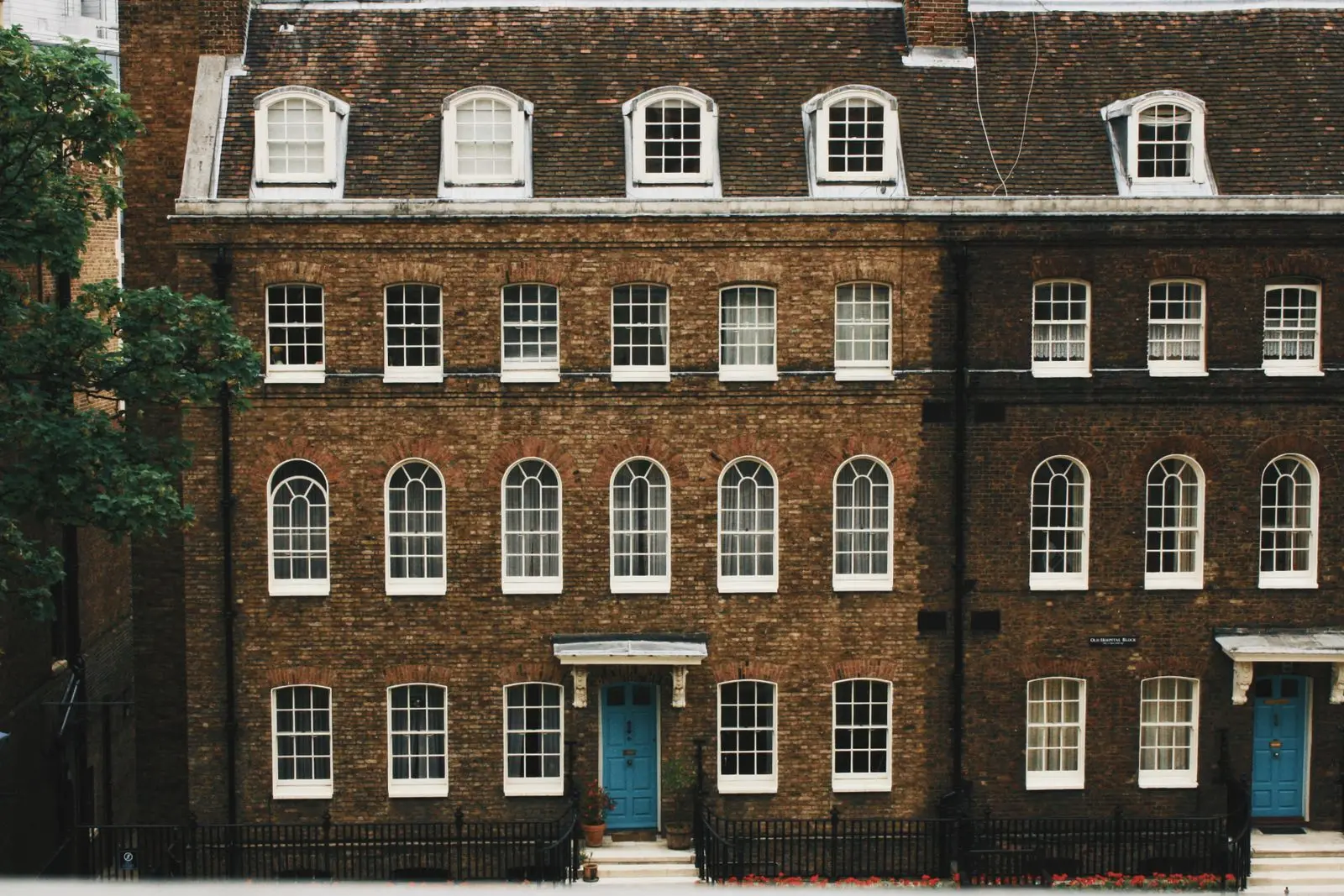 Hallowell House, a Georgian brick townhouse in Richmond restored by AVERLY